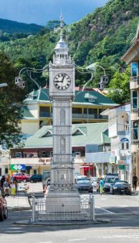 Seychellen, Mahé, Victoria, Albert Street Ecke Independence Avenue, Kreuzung mit Uhrenturm